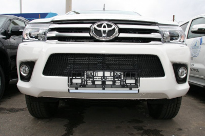 Сетка на бампер внешняя для TOYOTA Hilux 2015->, черн., 15 мм